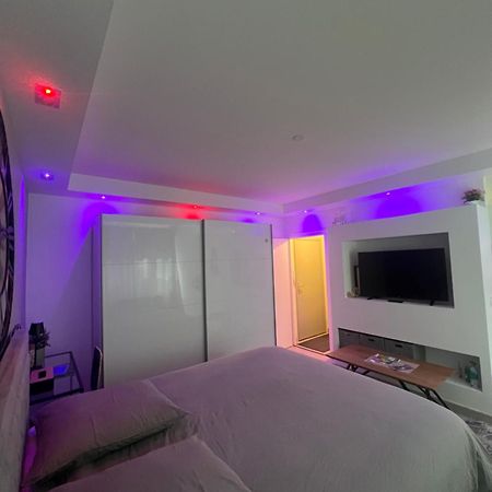 Le Carre Strasbourgeois - Logement Entier Au Centre Du Neudorf F1 المظهر الخارجي الصورة